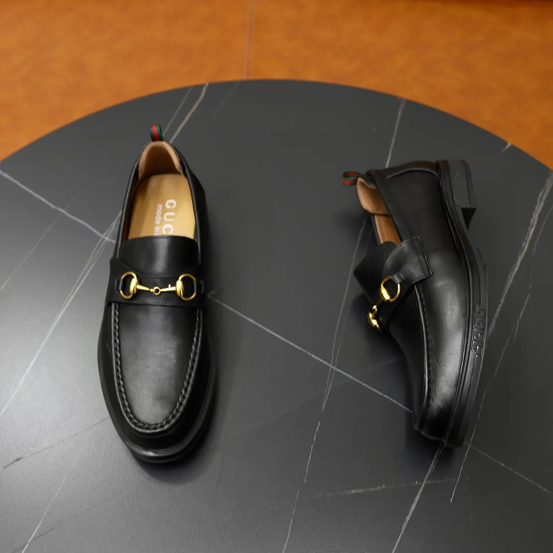 Men's shoes: 250🙅‍♂️🙅‍♂️🙅‍♂️Niuli Brand: GUCCI Size: 38-44 (45 can be customized) Level: Counter classic Material: Original soft cowhide upper Comfortable cowhide lining Original lightweight outsole Style category: Business casual footwear Driving leather shoes Color: Actual picture color